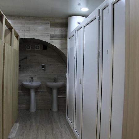 Blossom Hostel Updated ! Обновлено !!! City Center! Perfect Order!!! Snow-White Bed Linen!!! Идеальный Порядок!!! Белоснежное Постельное Белье!!! Центр Города !!! Tbilisi Buitenkant foto