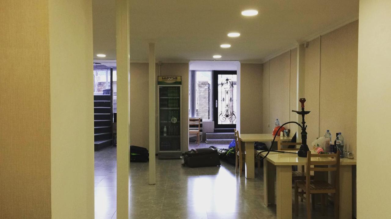 Blossom Hostel Updated ! Обновлено !!! City Center! Perfect Order!!! Snow-White Bed Linen!!! Идеальный Порядок!!! Белоснежное Постельное Белье!!! Центр Города !!! Tbilisi Buitenkant foto