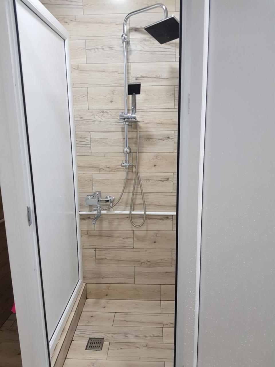 Blossom Hostel Updated ! Обновлено !!! City Center! Perfect Order!!! Snow-White Bed Linen!!! Идеальный Порядок!!! Белоснежное Постельное Белье!!! Центр Города !!! Tbilisi Buitenkant foto