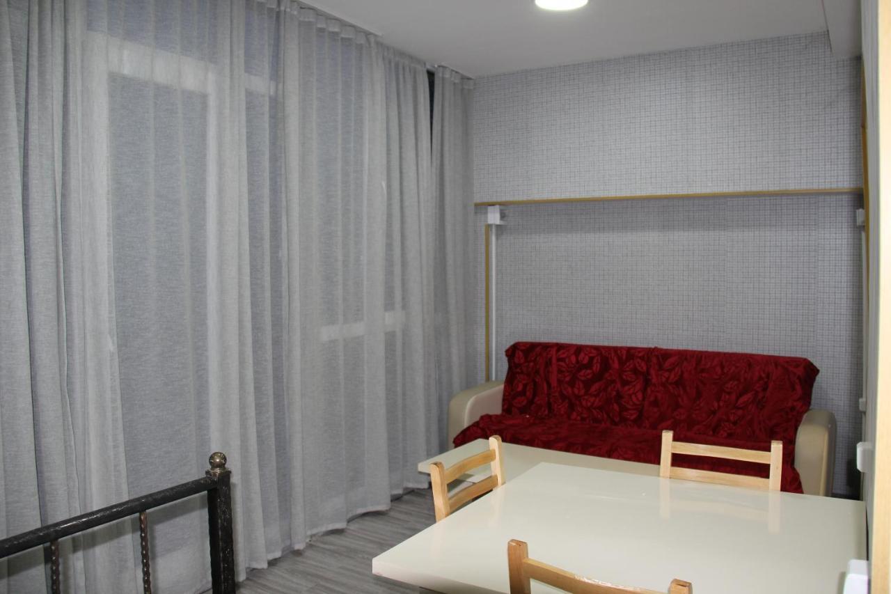 Blossom Hostel Updated ! Обновлено !!! City Center! Perfect Order!!! Snow-White Bed Linen!!! Идеальный Порядок!!! Белоснежное Постельное Белье!!! Центр Города !!! Tbilisi Buitenkant foto