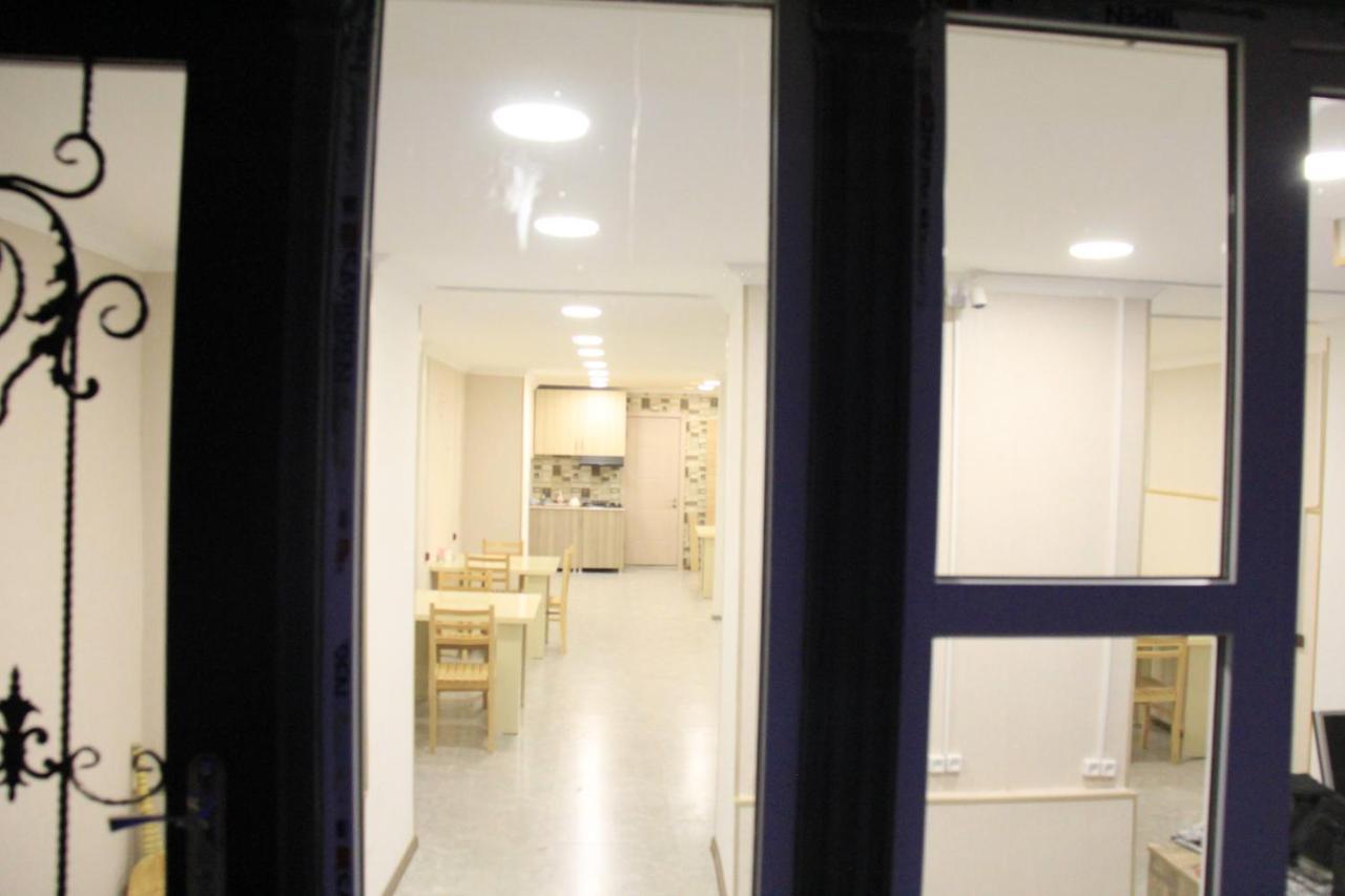 Blossom Hostel Updated ! Обновлено !!! City Center! Perfect Order!!! Snow-White Bed Linen!!! Идеальный Порядок!!! Белоснежное Постельное Белье!!! Центр Города !!! Tbilisi Buitenkant foto