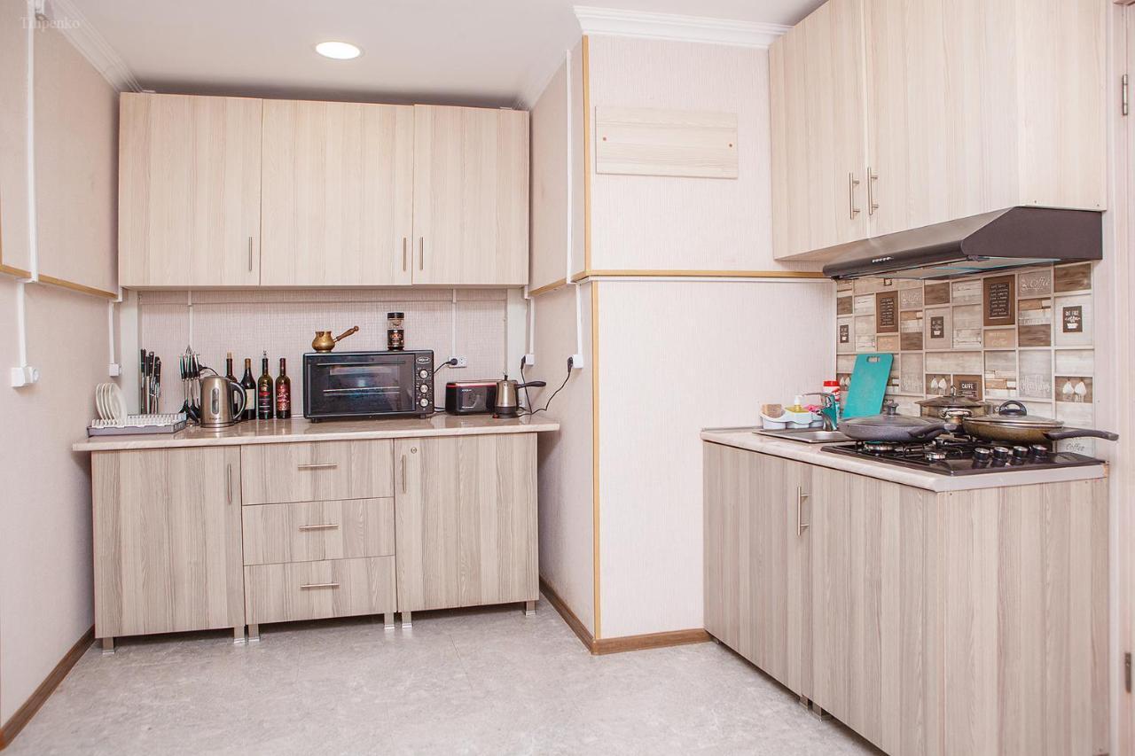 Blossom Hostel Updated ! Обновлено !!! City Center! Perfect Order!!! Snow-White Bed Linen!!! Идеальный Порядок!!! Белоснежное Постельное Белье!!! Центр Города !!! Tbilisi Buitenkant foto