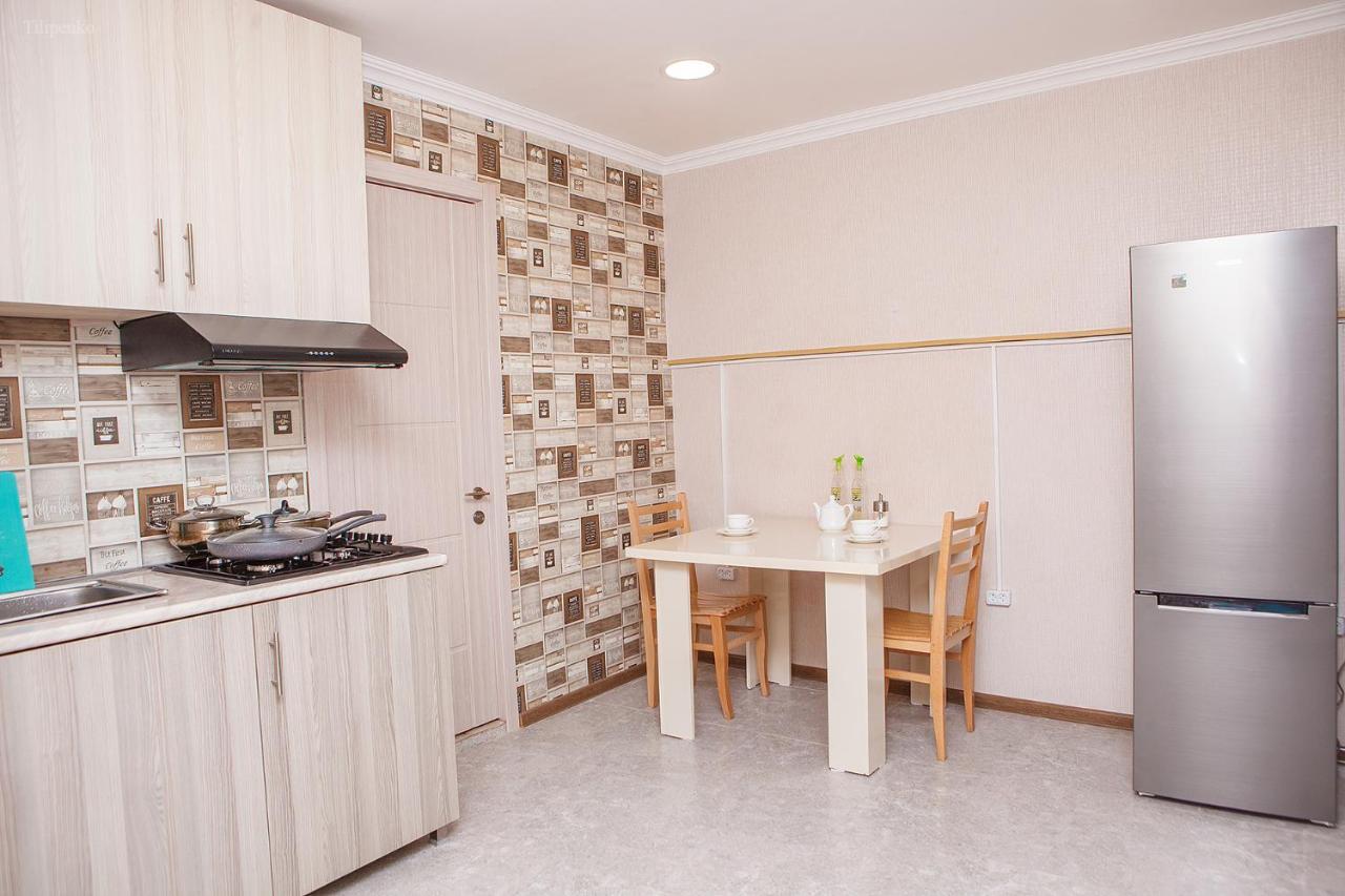 Blossom Hostel Updated ! Обновлено !!! City Center! Perfect Order!!! Snow-White Bed Linen!!! Идеальный Порядок!!! Белоснежное Постельное Белье!!! Центр Города !!! Tbilisi Buitenkant foto