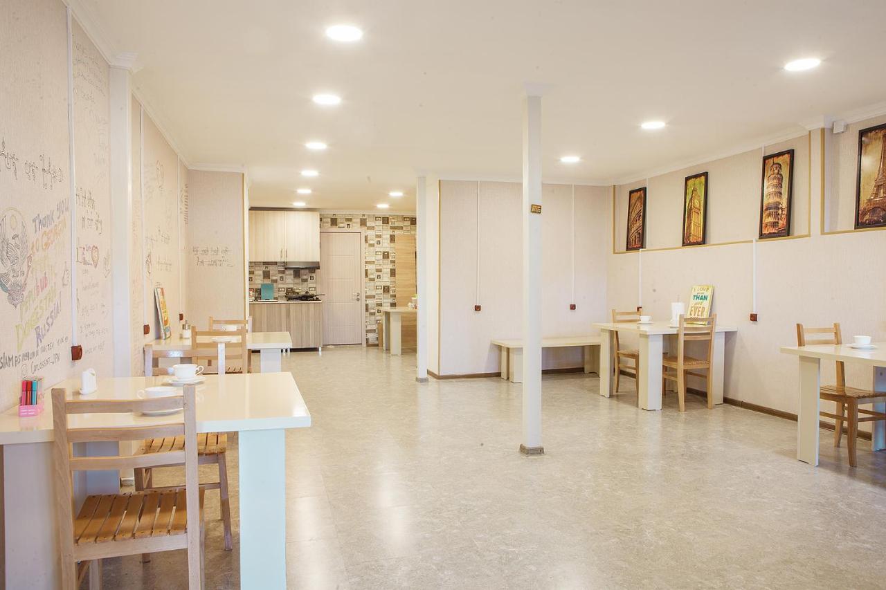 Blossom Hostel Updated ! Обновлено !!! City Center! Perfect Order!!! Snow-White Bed Linen!!! Идеальный Порядок!!! Белоснежное Постельное Белье!!! Центр Города !!! Tbilisi Buitenkant foto