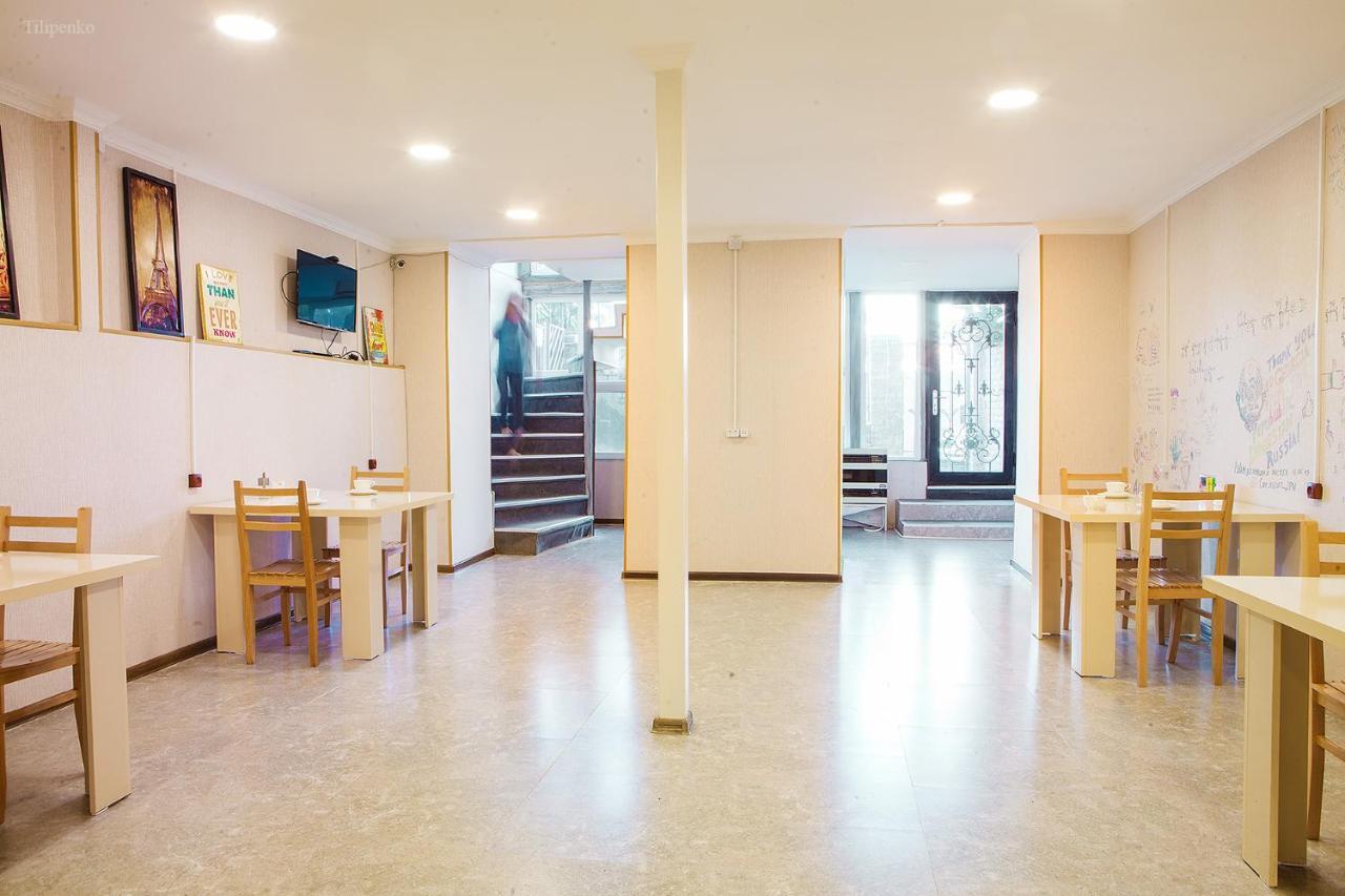 Blossom Hostel Updated ! Обновлено !!! City Center! Perfect Order!!! Snow-White Bed Linen!!! Идеальный Порядок!!! Белоснежное Постельное Белье!!! Центр Города !!! Tbilisi Buitenkant foto
