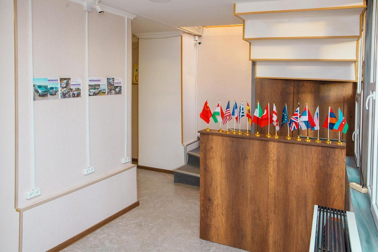 Blossom Hostel Updated ! Обновлено !!! City Center! Perfect Order!!! Snow-White Bed Linen!!! Идеальный Порядок!!! Белоснежное Постельное Белье!!! Центр Города !!! Tbilisi Buitenkant foto