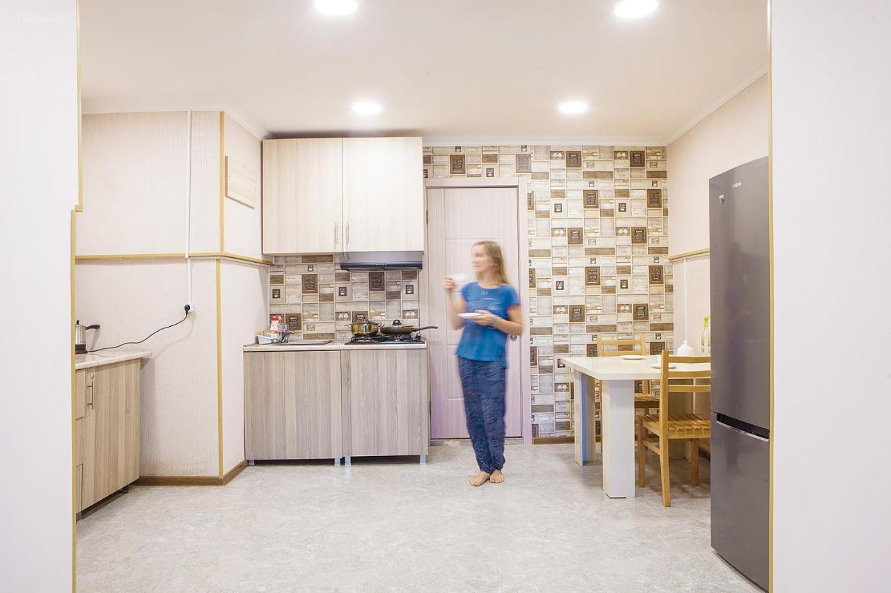 Blossom Hostel Updated ! Обновлено !!! City Center! Perfect Order!!! Snow-White Bed Linen!!! Идеальный Порядок!!! Белоснежное Постельное Белье!!! Центр Города !!! Tbilisi Buitenkant foto