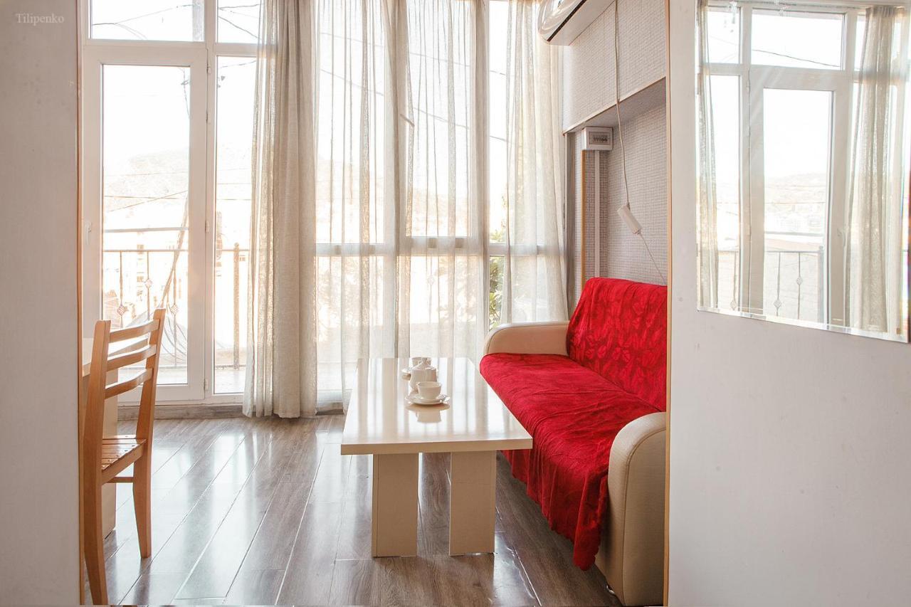 Blossom Hostel Updated ! Обновлено !!! City Center! Perfect Order!!! Snow-White Bed Linen!!! Идеальный Порядок!!! Белоснежное Постельное Белье!!! Центр Города !!! Tbilisi Buitenkant foto